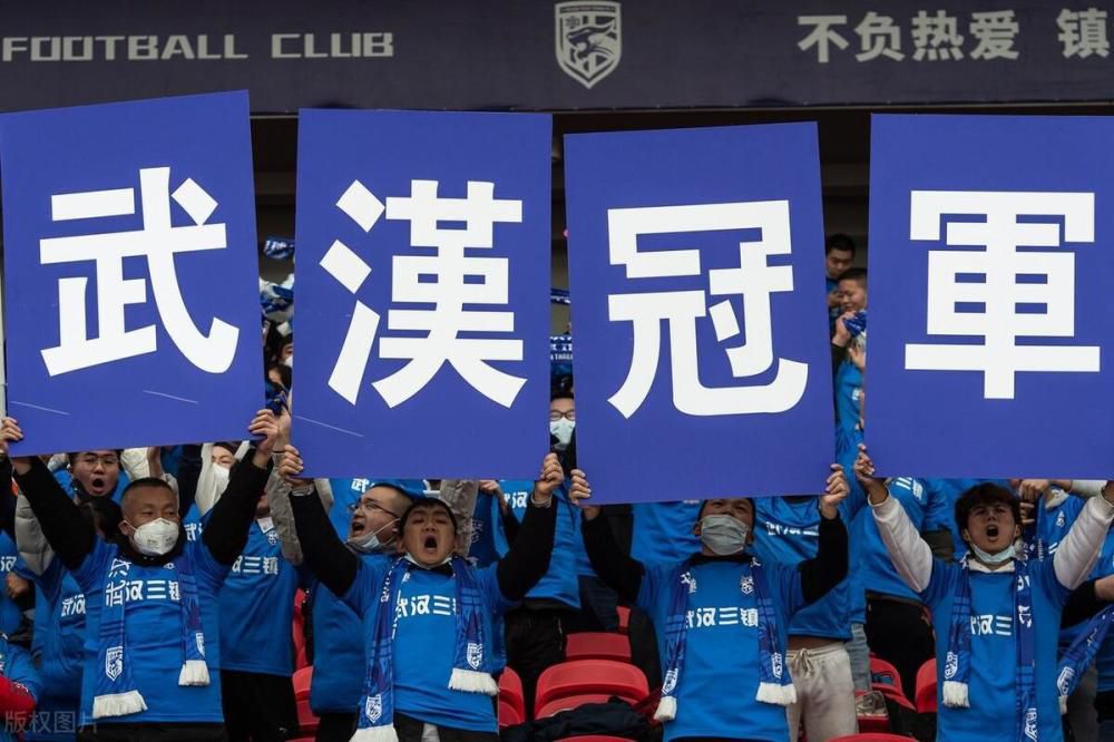 一场充满未知的危险游戏即将开始，无处躲藏的陷阱、连环致命的危局令人胆寒，《密室逃生2》将会给观众带来大银幕超强感官暴击！此次发布的终极预告剧情上承接前作，以“米诺斯”密室游戏中唯一两位生还者佐伊（泰勒·拉塞尔 饰）和本（洛根·米勒 饰）为中心，多位密室逃生的冠军玩家高能集结，再次深陷连环死亡密室，地铁、银行、沙滩、街道处处暗藏陷阱防不胜防，嘶吼、尖叫、恐惧、绝望无法抵挡！真实世界的杀局一触即发